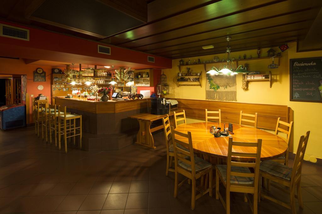 Pension & Restaurace Zeleny Mlyn Žacléř Buitenkant foto